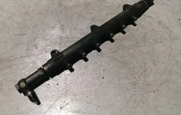 Volvo XC90 Fuel main line pipe 30622085 0445215015 0281002612