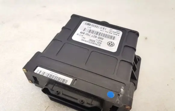 Volkswagen Touareg I Gearbox control unit/module 09D927750BM MBGB001347