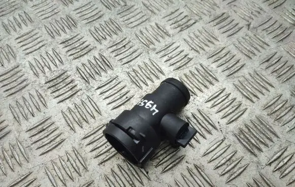 Audi A5 8T 8F Engine coolant pipe/hose 8K0122293F