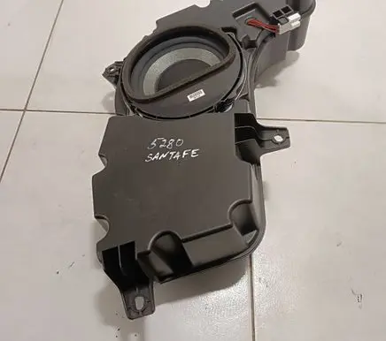 Hyundai Santa Fe Subwoofer speaker 963802W110