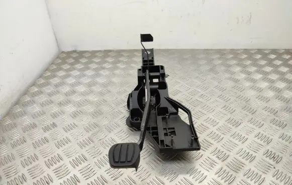 Peugeot 3008 II Brake pedal 9807994480 980799448000
