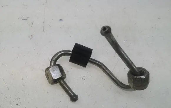 Volkswagen Golf VI Fuel injector supply line/pipe MC0301AM 301AM V050