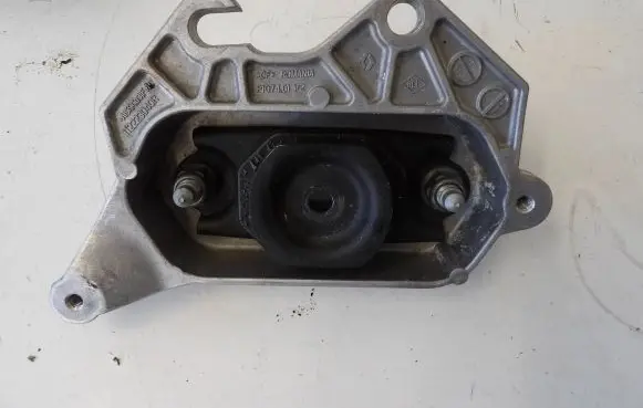 Renault Clio V Gearbox mounting bracket 112223040R