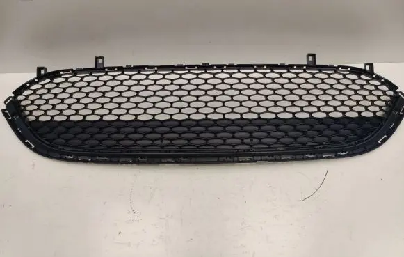 Chrysler Pacifica Front bumper lower grill 68243498AA