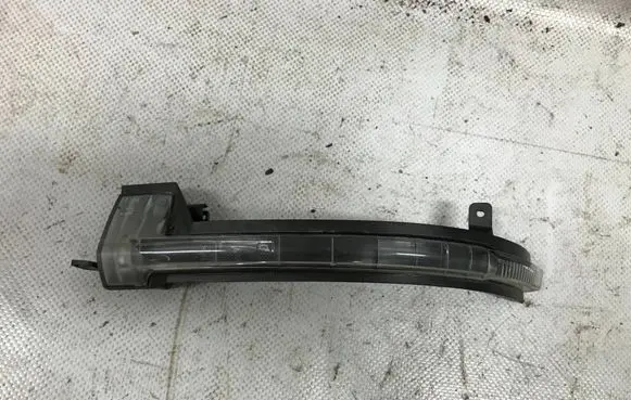 Volkswagen Touareg II Mirror indicator light 7P6949101