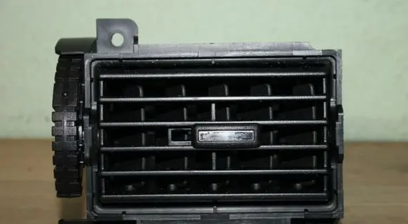 Nissan X-Trail T30 Dashboard side air vent grill/cover trim
