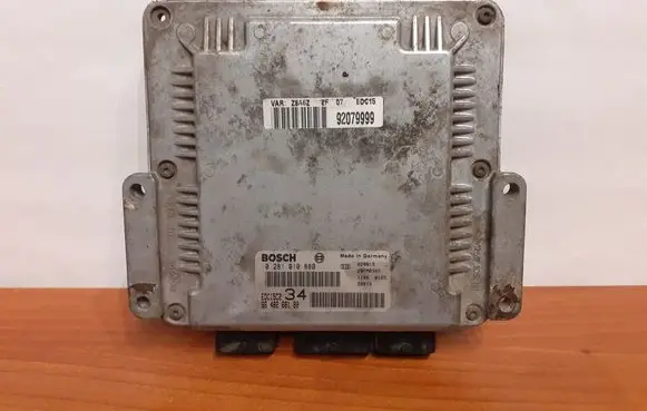 Peugeot 607 Engine control unit/module 9648268180 0281010880