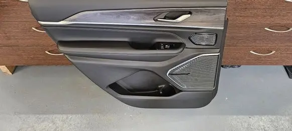 Jeep Grand Cherokee WL Rear door card panel trim 6XN49TX7AC N8512671