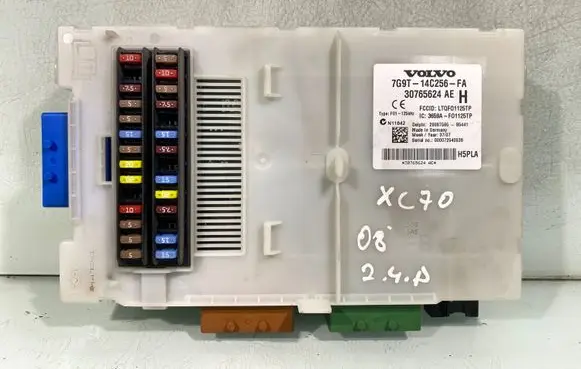 Volvo XC70 Fuse module 7g9t14c256fa 30765624ae