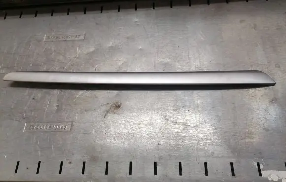 Mercedes-Benz ML W164 Dashboard glove box trim A1647300722