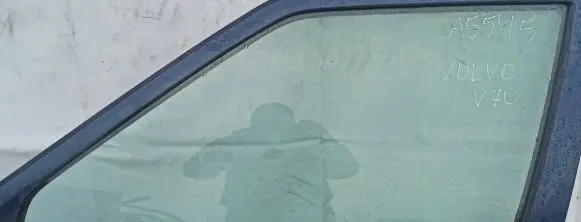 Volvo S70 V70 V70 XC Front door window glass four-door Melyna