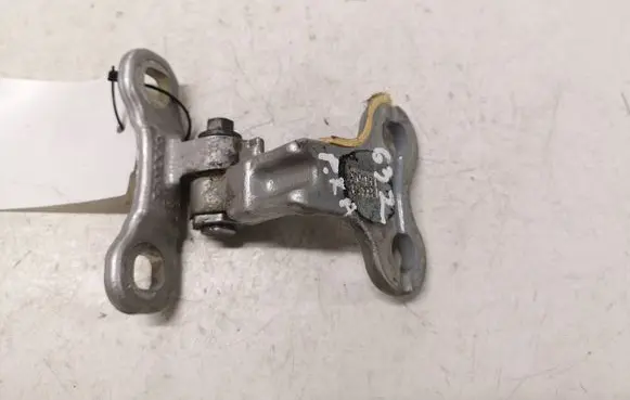 Volvo S40 Front door lower hinge 