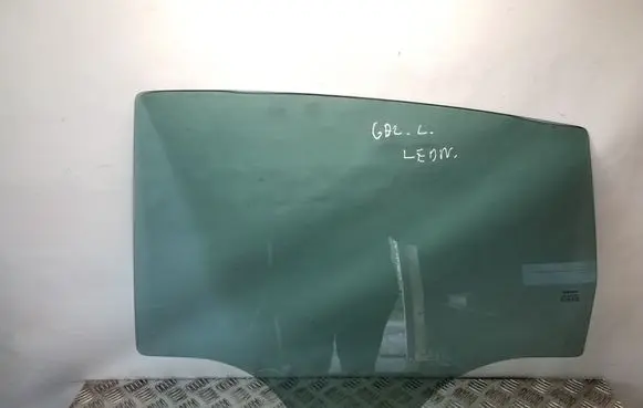 Seat Leon (1P) Rear door window glass