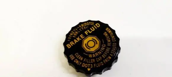 Brake fluid reservoir