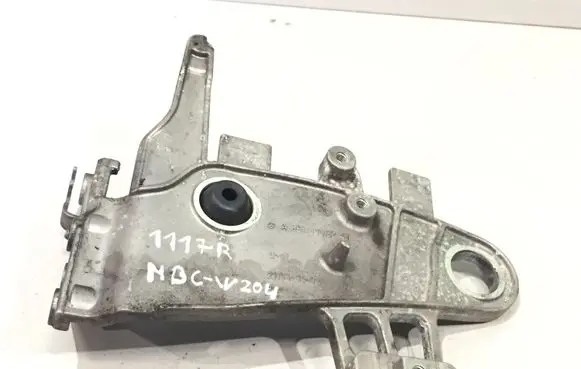 Mercedes-Benz C W204 Air filter cleaner box bracket assembly A6510902241