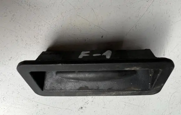 Tailgate opening switch