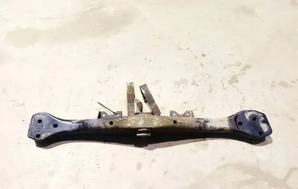 Volkswagen Touareg I Front subframe