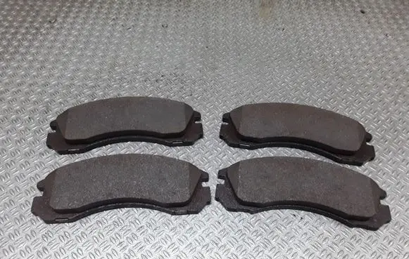 Mitsubishi Pajero Brake pads (front) 