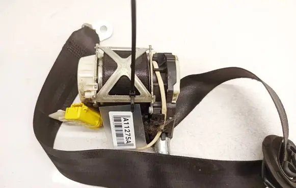 Volkswagen PASSAT B6 Front seatbelt 33042932