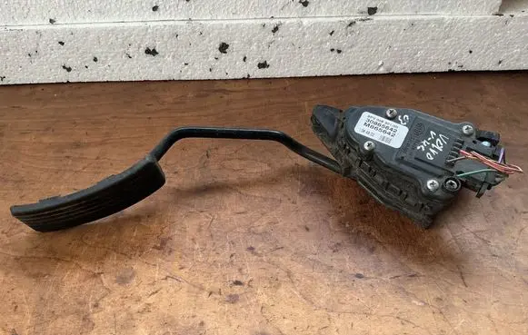 Volvo S40, V40 Accelerator throttle pedal 6PV00830100