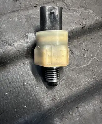 Volvo V60 Oil pressure sensor 32242805