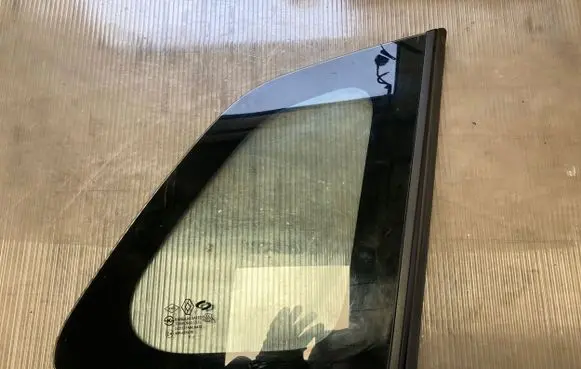 Renault Koleos I Rear side window 83300JY00A