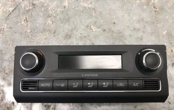 Skoda Fabia Mk2 (5J) Climate control unit 5J0907044D