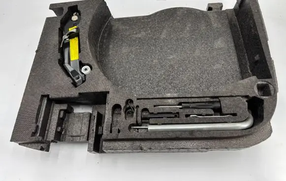 Audi TT TTS Mk2 Tool box 8J0864501F 8J0011031