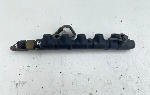 Toyota Avensis T220 Fuel main line pipe 8945812010