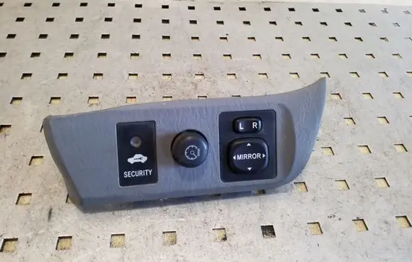 Toyota RAV 4 (XA20) Wing mirror switch