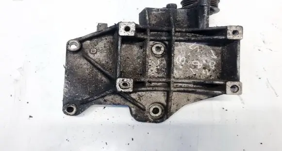 Volkswagen PASSAT B5 Engine mounting bracket 058260885