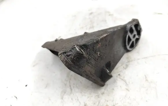 Volvo S80 Engine mounting bracket 9209961
