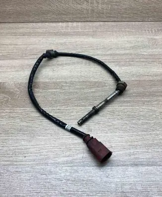 Volkswagen PASSAT B7 Oil temperature sensor 03L906088HM 092211027