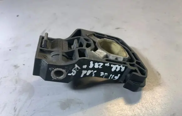 BMW 5 F10 F11 Radiator mount bracket 7575247