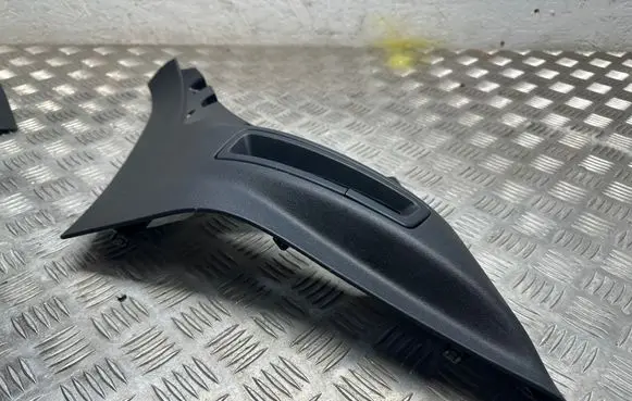 Volvo XC90 (D)pillar trim (top) 31479367