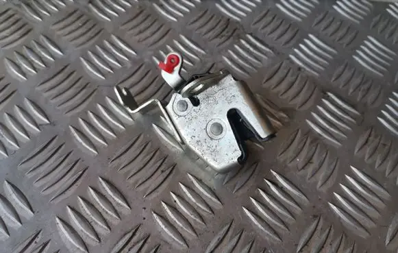 Loading door lock