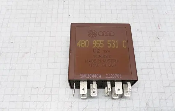Volkswagen PASSAT B5.5 Other relay 4B0955531C