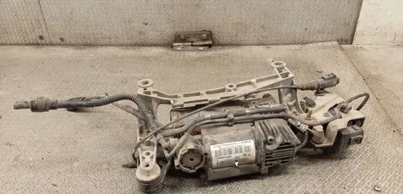 Porsche Cayenne (9PA) Air suspension compressor/pump 7L0616006C 7L0616879
