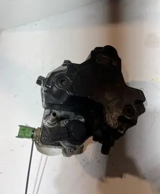 Volvo XC70 Fuel injection high pressure pump 30756125 0445010111
