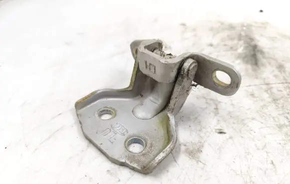KIA Sorento Front door upper hinge