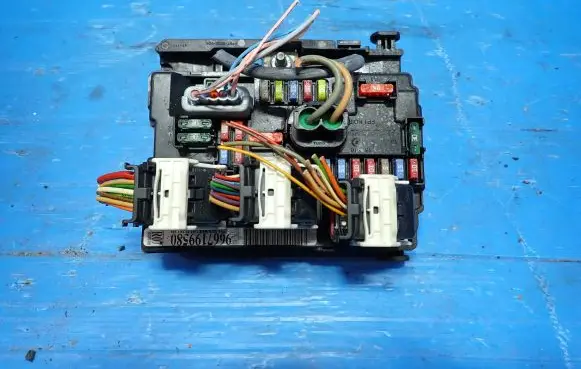 Peugeot 308cc Fuse box set 9667199580