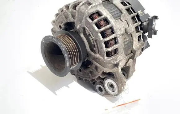 Volvo V40 Generator/alternator 30659580