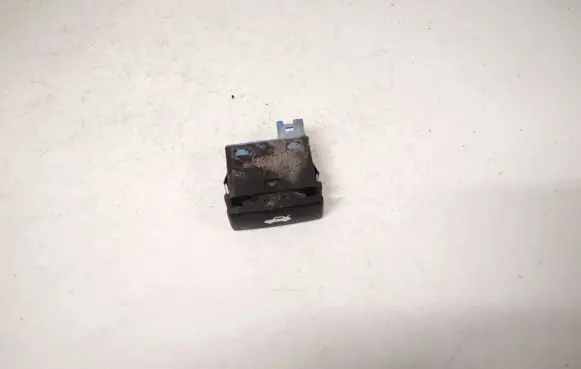 Rover 75 Tailgate opening switch yxl100110