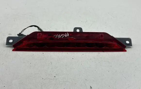 Chrysler Pacifica Third/center stoplight 68228795AA 3006114 430400