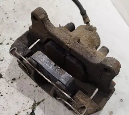 Volkswagen PASSAT B6 Front brake caliper