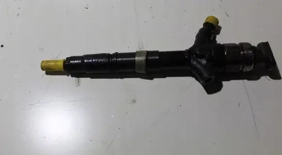 Toyota Avensis T250 Fuel injector 236700G010