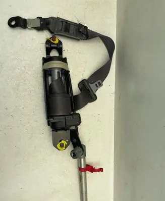 Volvo S60 Front seatbelt 665871
