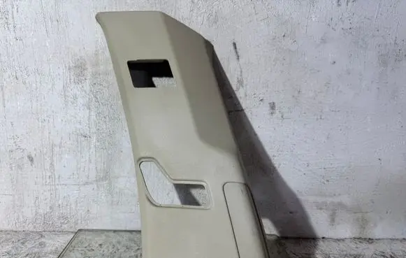 Volvo XC90 (C) pillar trim
