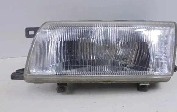 Nissan Sunny Headlight/headlamp 7R010305