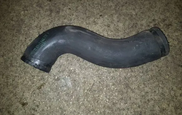 BMW 5 E39 Intercooler hose/pipe 11612246718